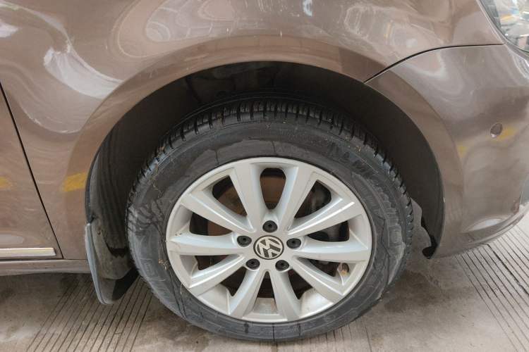 Used Volkswagen Touran 2013 1.4T DSG Crystal Edition 5-Seater Right Front Wheel Hub
