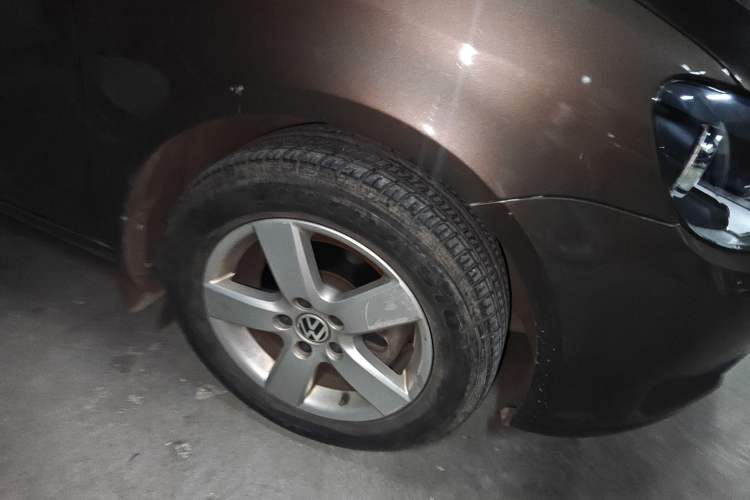 Used Volkswagen Touran 2013 1.4T Manual Fashion Edition 5 Seats Right Front Wheel Hub