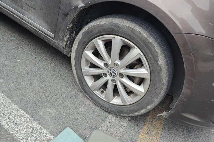 Used Volkswagen Touran 2013 1.4T DSG Crystal Edition 5-Seater Right Front Wheel Hub