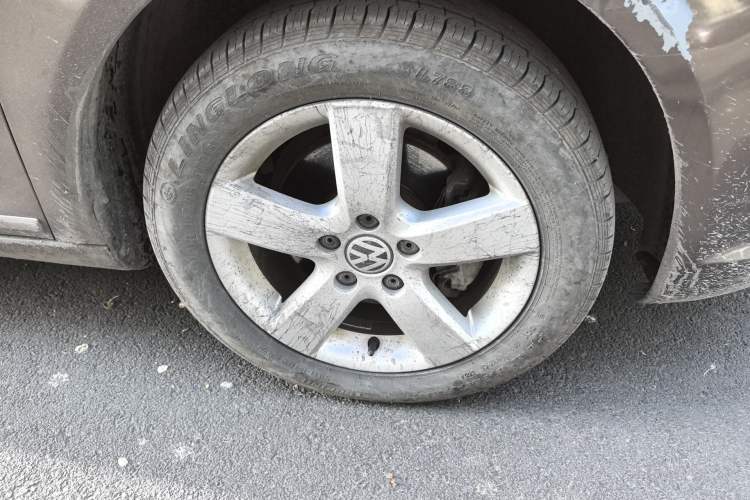 Used Volkswagen Touran 2013 1.4T Manual Comfort Edition 5-Seater Right Front Wheel Hub