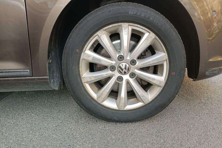 Used Volkswagen Touran 2013 1.4T DSG Brilliant Edition 7-Seater Right Front Wheel Hub