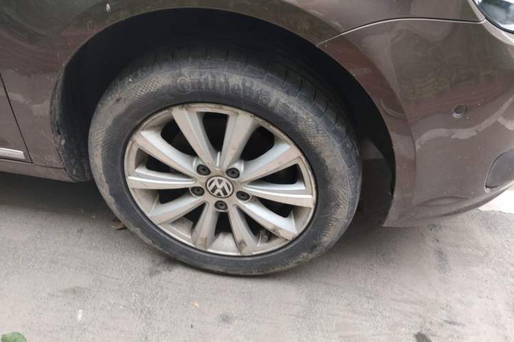 Used Volkswagen Touran 2013 1.4T DSG Smart Edition 7-Seater Right Front Wheel Hub