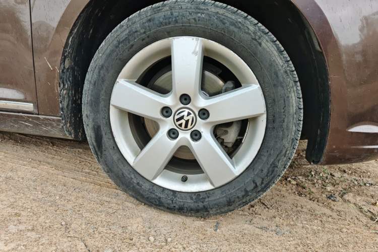 Used Volkswagen Touran 2013 1.4T Manual Comfort Edition 5-Seater Right Front Wheel Hub