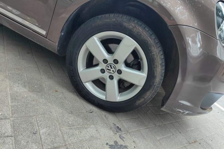 Used Volkswagen Touran 2013 1.4T Manual Comfort Edition 5-Seater Right Front Wheel Hub
