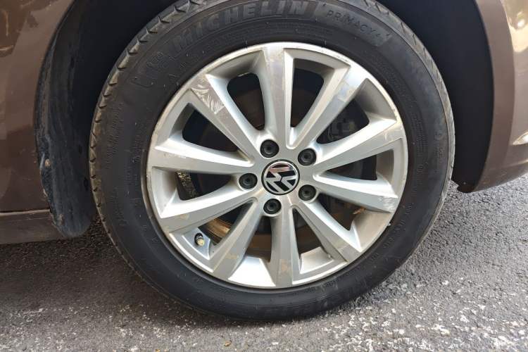 Used Volkswagen Touran 2013 1.4T DSG Crystal Edition 5-Seater Right Front Wheel Hub