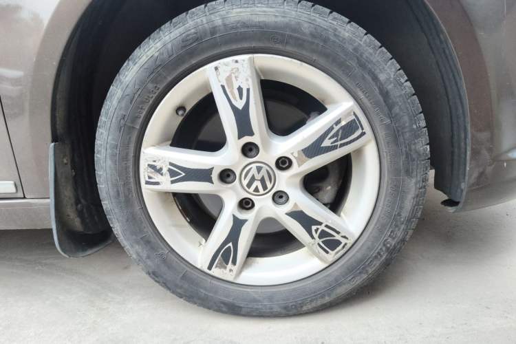 Used Volkswagen Touran 2013 1.4T Manual Comfort Edition 5-Seater Right Front Wheel Hub