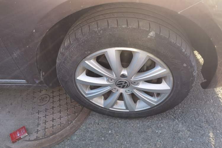 Used Volkswagen Touran 2013 1.4T DSG Crystal Edition 5-Seater Right Front Wheel Hub