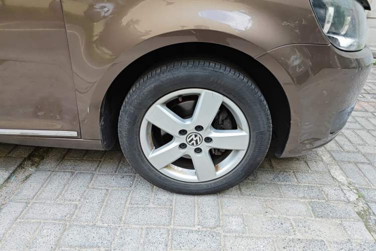 Used Volkswagen Touran 2013 1.4T Manual Comfort Edition 5-Seater Right Front Wheel Hub
