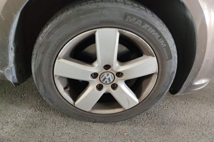 Used Volkswagen Touran 2013 1.4T Manual Comfort Edition 5-Seater Right Front Wheel Hub