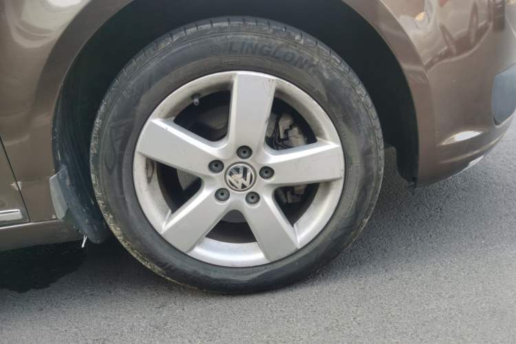 Used Volkswagen Touran 2013 1.4T Manual Comfort Edition 5-Seater Right Front Wheel Hub