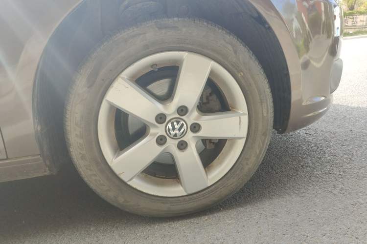 Used Volkswagen Touran 2013 1.4T Manual Comfort Edition 5-Seater Right Front Wheel Hub