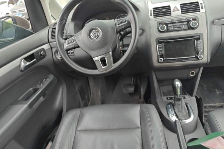 Used Volkswagen Touran 2013 1.4T DSG Crystal Edition 5-Seater Steering Wheel