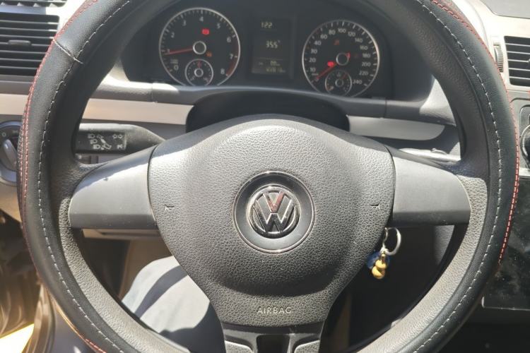 Used Volkswagen Touran 2013 1.4T Manual Fashion Edition 5 Seats Steering Wheel