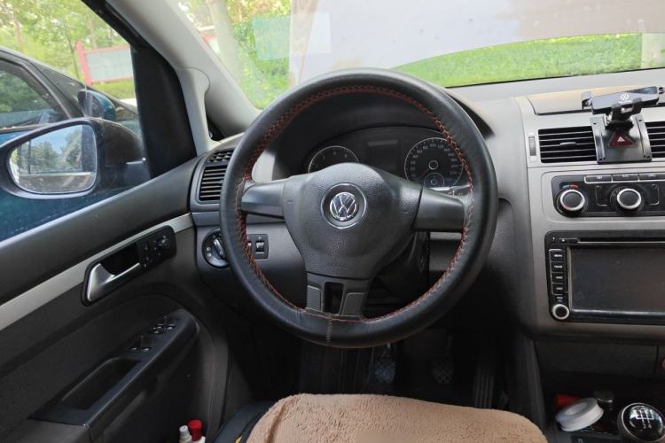 Used Volkswagen Touran 2013 1.4T Manual Fashion Edition 5 Seats Steering Wheel