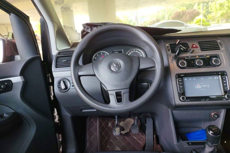Used Volkswagen Touran 2013 1.4T Manual Fashion Edition 5 Seats Steering Wheel