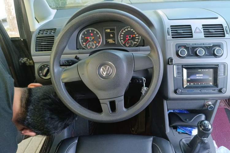 Used Volkswagen Touran 2013 1.4T Manual Fashion Edition 5 Seats Steering Wheel