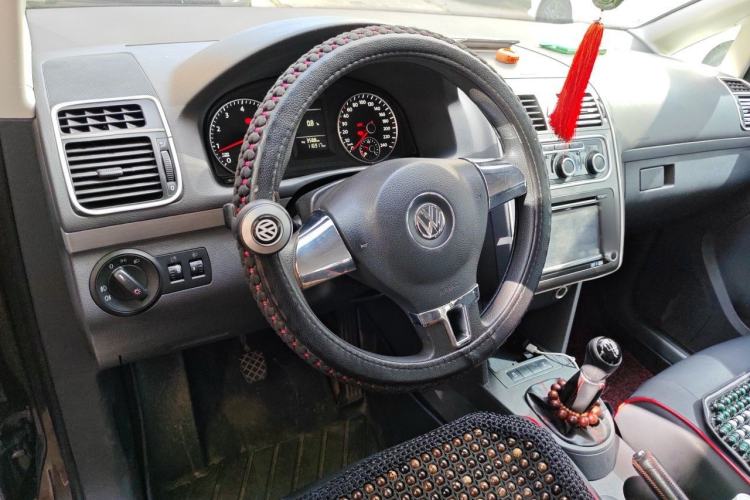 Used Volkswagen Touran 2013 1.4T Manual Fashion Edition 5 Seats Steering Wheel