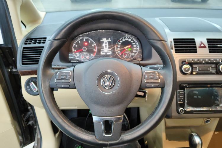 Used Volkswagen Touran 2013 1.4T DSG Brilliant Edition 7-Seater Steering Wheel