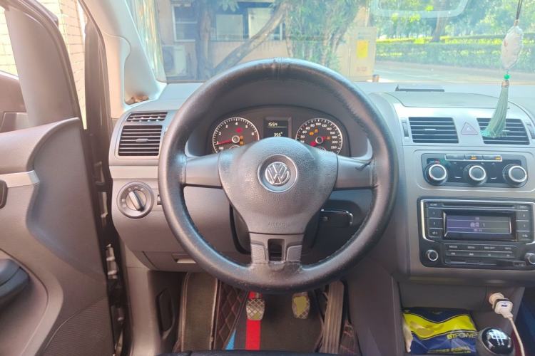 Used Volkswagen Touran 2013 1.4T Manual Fashion Edition 5 Seats Steering Wheel