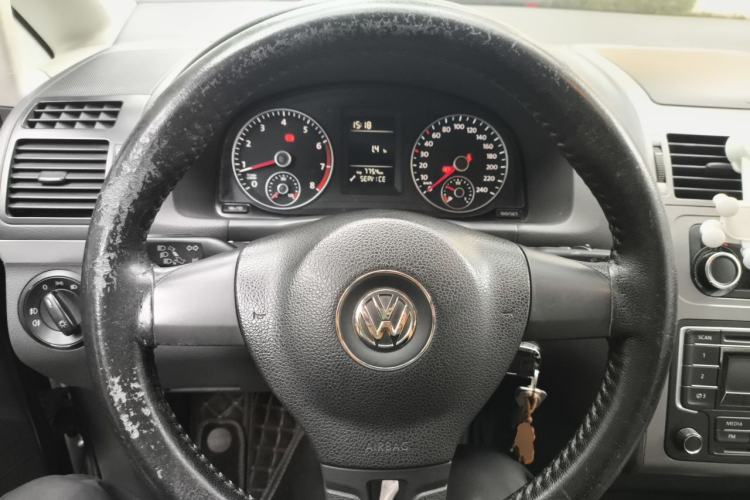 Used Volkswagen Touran 2013 1.4T Manual Fashion Edition 5 Seats Steering Wheel