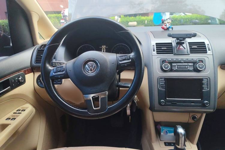 Used Volkswagen Touran 2013 1.4T DSG Crystal Edition 5-Seater Steering Wheel