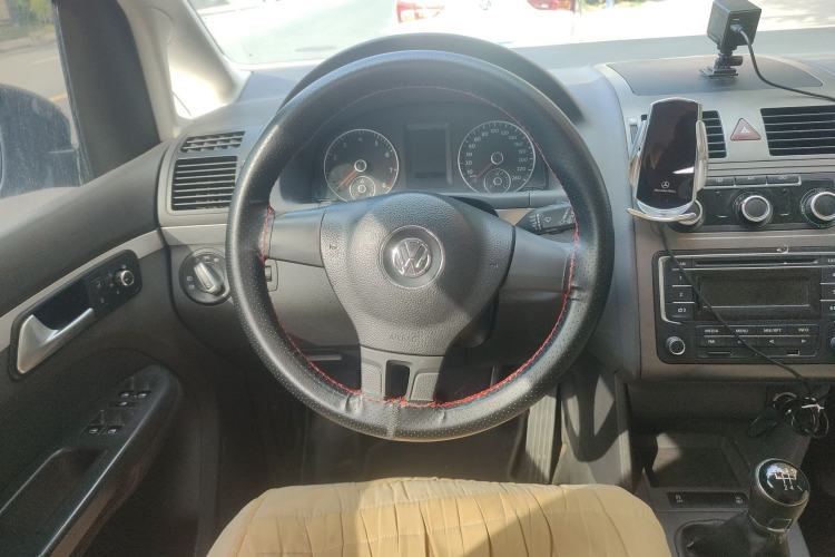 Used Volkswagen Touran 2013 1.4T Manual Comfort Edition 5-Seater Steering Wheel