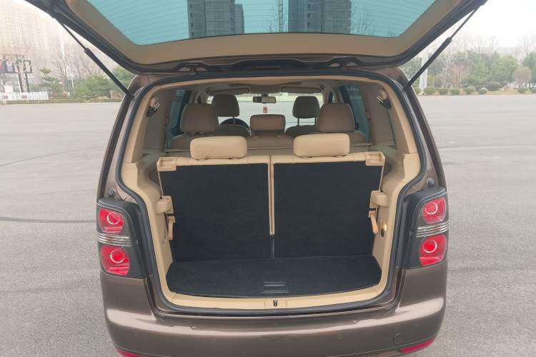 Used Volkswagen Touran 2013 1.4T DSG Brilliant Edition 7-Seater Trunk