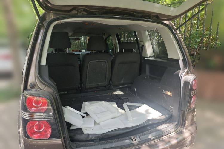 Used Volkswagen Touran 2013 1.4T Manual Fashion Edition 5 Seats Trunk