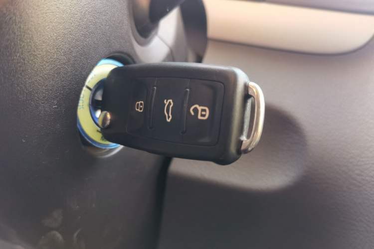 Used Volkswagen Touran 2013 1.4T DSG Crystal Edition 5-Seater Vehicle Key