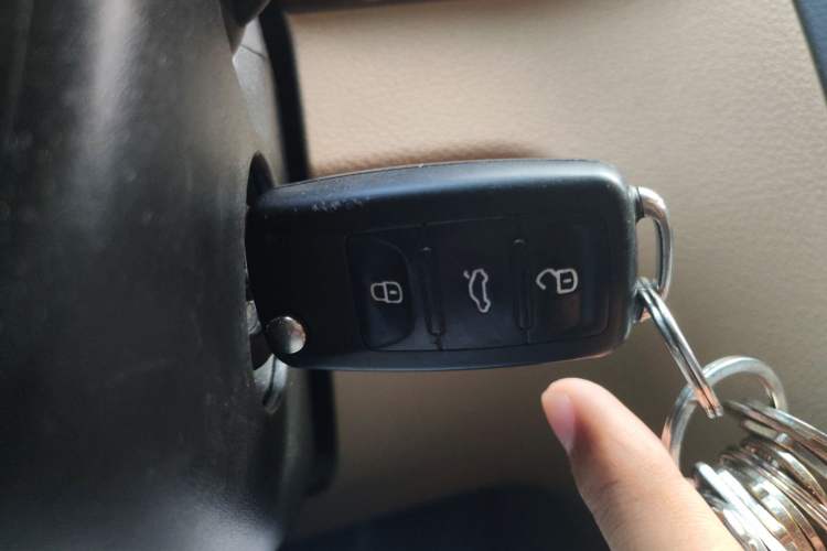 Used Volkswagen Touran 2013 1.4T DSG Crystal Edition 5-Seater Vehicle Key