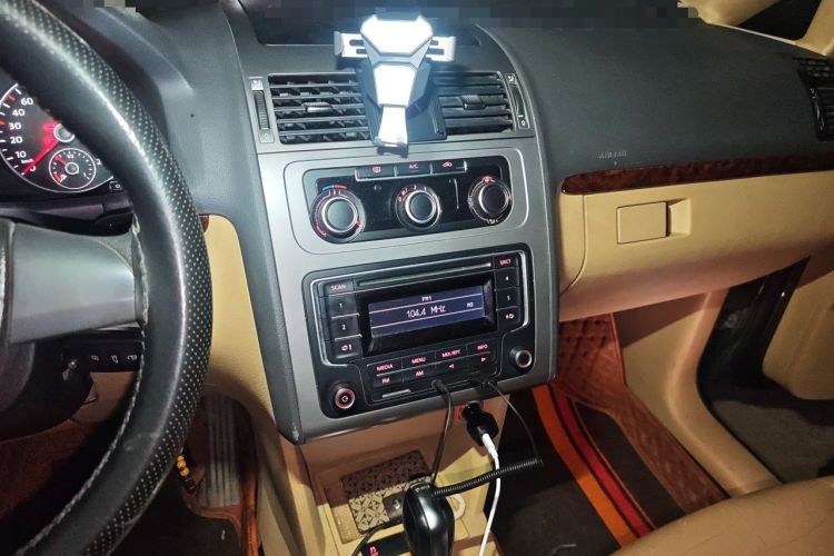 Used Volkswagen Touran 2013 1.4T DSG Comfort Edition 5-Seater Audio And AC Panel