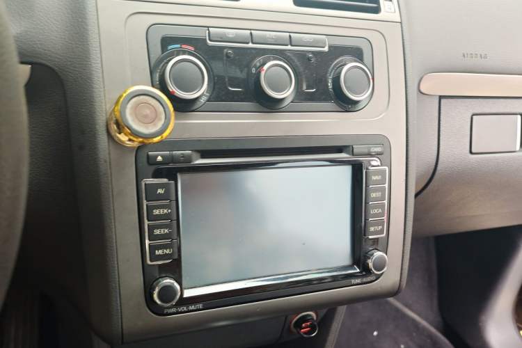 Used Volkswagen Touran 2013 1.4T DSG Comfort Edition 5-Seater Audio And AC Panel