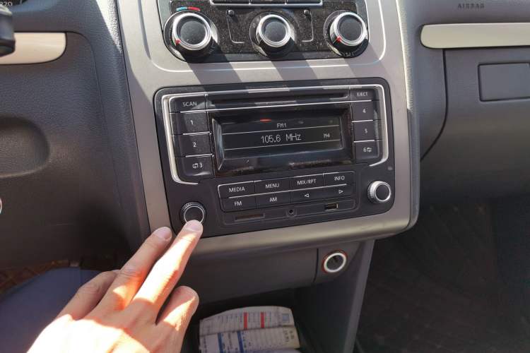 Used Volkswagen Touran 2013 1.4T Manual Fashion Edition 5 Seats Audio And AC Panel