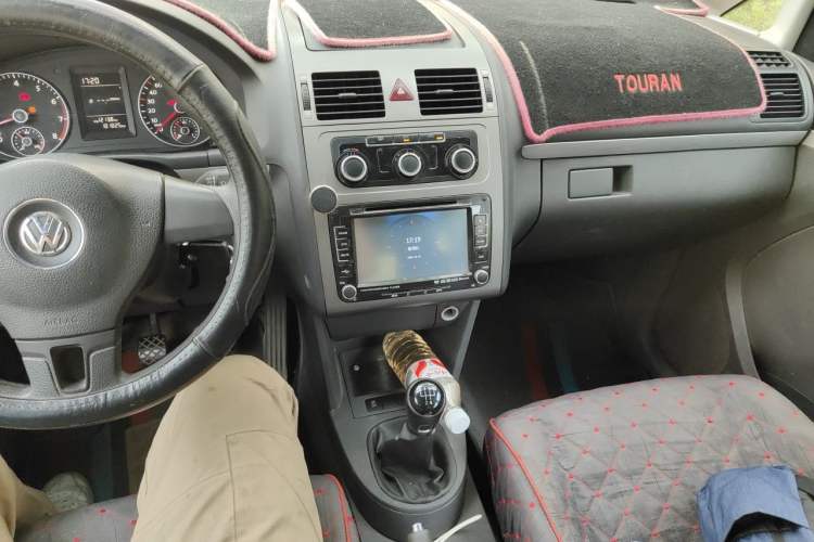 Used Volkswagen Touran 2013 1.4T Manual Fashion Edition 5 Seats Audio And AC Panel