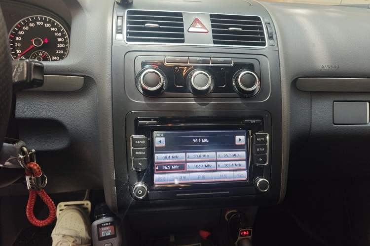 Used Volkswagen Touran 2013 1.4T DSG Comfort Edition 5-Seater Audio And AC Panel