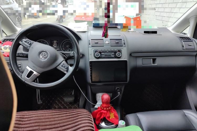 Used Volkswagen Touran 2013 1.4T DSG Smart Edition 7-Seater Center Console
