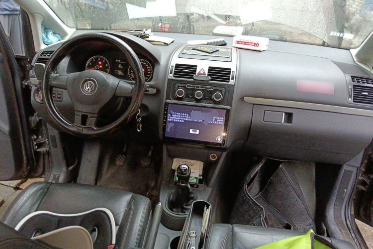 Used Volkswagen Touran 2013 1.4T Manual Comfort Edition 5-Seater Center Console