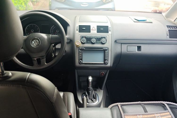 Used Volkswagen Touran 2013 1.4T DSG Comfort Edition 5-Seater Center Console