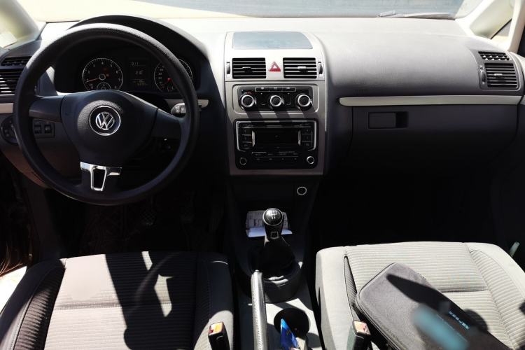 Used Volkswagen Touran 2013 1.4T Manual Fashion Edition 5 Seats Center Console
