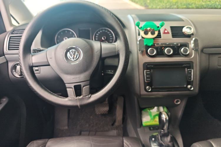 Used Volkswagen Touran 2013 1.4T DSG Comfort Edition 5-Seater Center Console