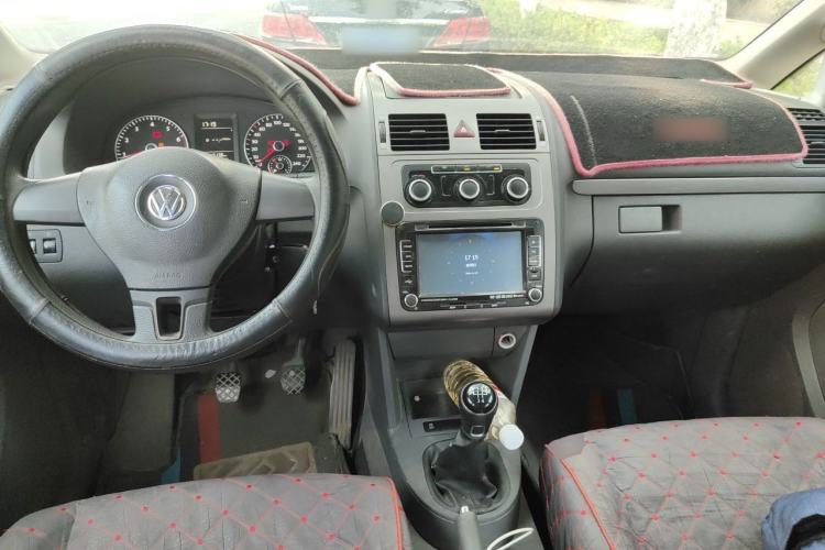 Used Volkswagen Touran 2013 1.4T Manual Fashion Edition 5 Seats Center Console
