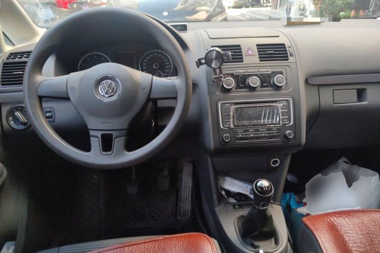 Used Volkswagen Touran 2013 1.4T Manual Fashion Edition 5 Seats Center Console