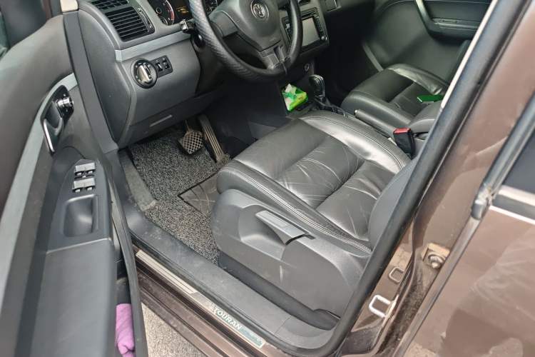 Used Volkswagen Touran 2013 1.4T DSG Comfort Edition 5-Seater Driver Seat