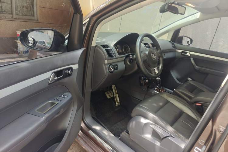 Used Volkswagen Touran 2013 1.4T DSG Comfort Edition 5-Seater Driver Seat