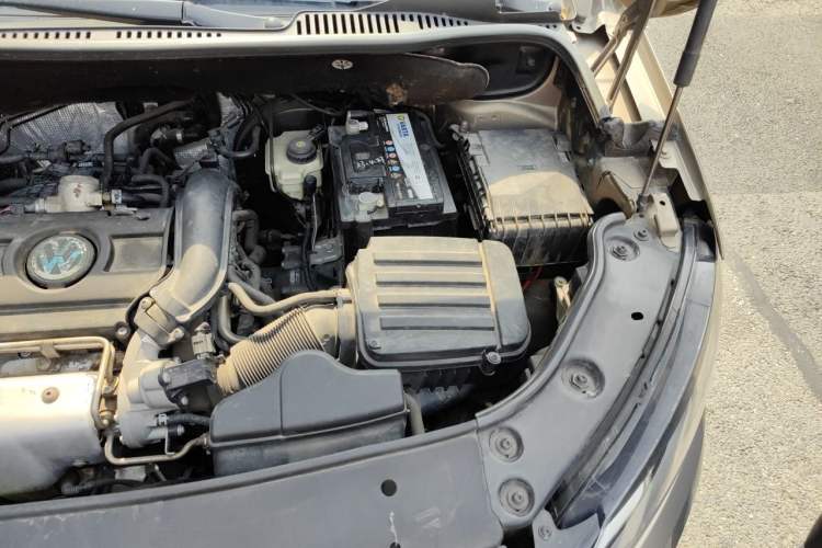 Used Volkswagen Touran 2013 1.4T DSG Smart Edition 7-Seater Engine Bay Left