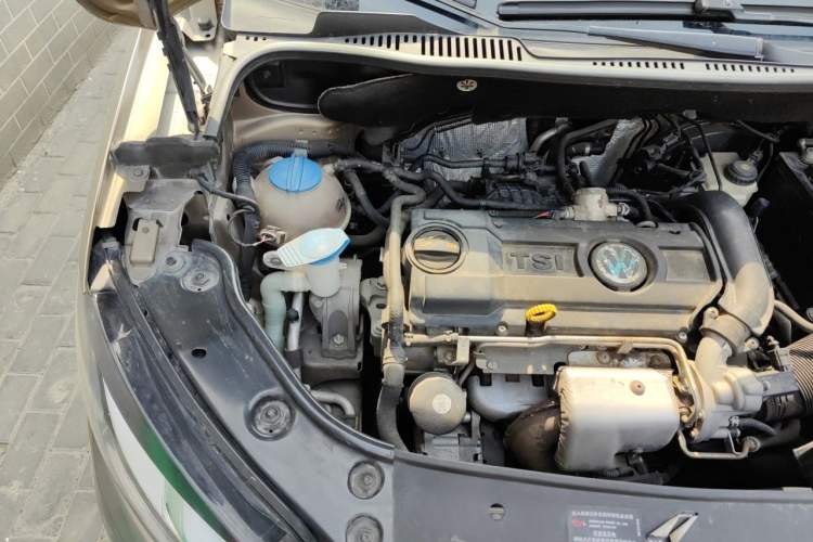 Used Volkswagen Touran 2013 1.4T DSG Smart Edition 7-Seater Engine Bay Right