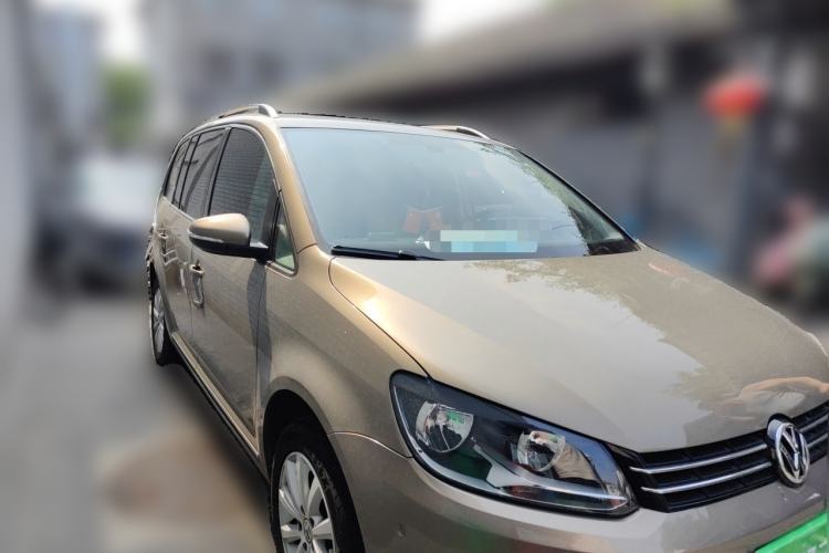 Used Volkswagen Touran 2013 1.4T DSG Smart Edition 7-Seater Front Right 45 Deg