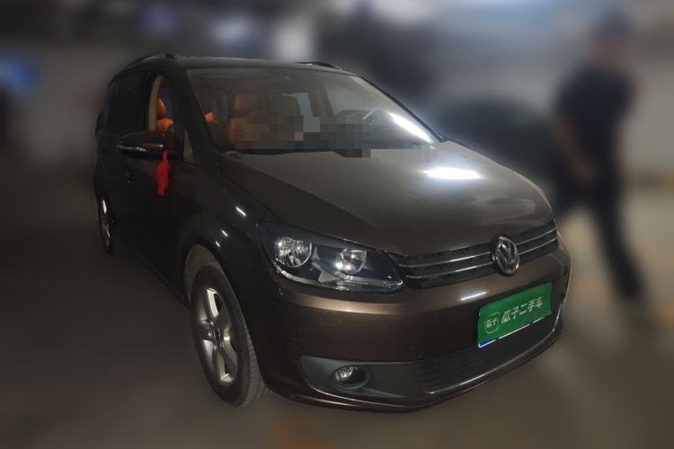 Used Volkswagen Touran 2013 1.4T DSG Comfort Edition 5-Seater Front Right 45 Deg