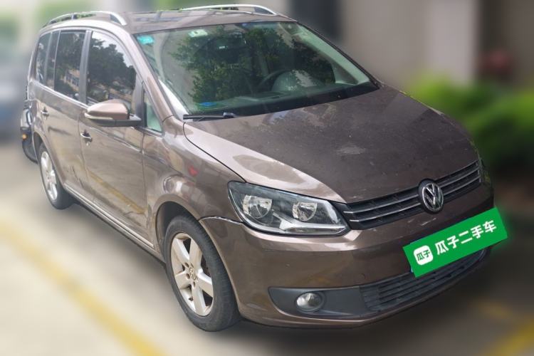 Used Volkswagen Touran 2013 1.4T DSG Comfort Edition 5-Seater Front Right 45 Deg