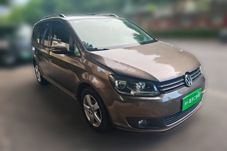 Used Volkswagen Touran 2013 1.4T DSG Comfort Edition 5-Seater Front Right 45 Deg